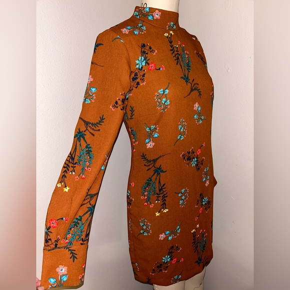 WAYF FLORAL MIDI DRESS - Picture 4 of 4